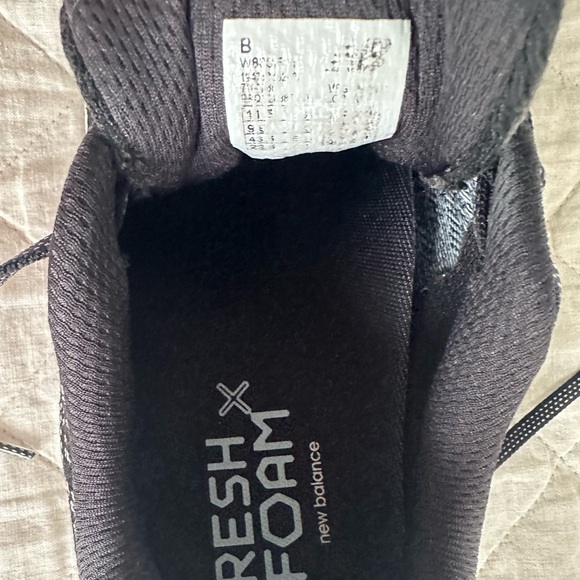 New Balance Fresh Foam 880 v11 Women’s Running Shoes, size 11 👟🖤🤍🩶 - Picture 6 of 7
